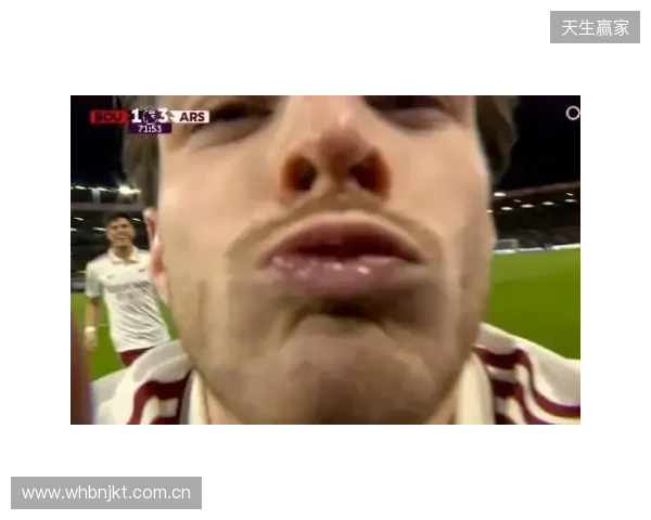 小雷:摄像机都是口水,得管你收费了!赖斯:只是轻吻了一下😂 小雷:摄像机都是口水,得管你收费了!赖斯:只是轻吻了一下😂